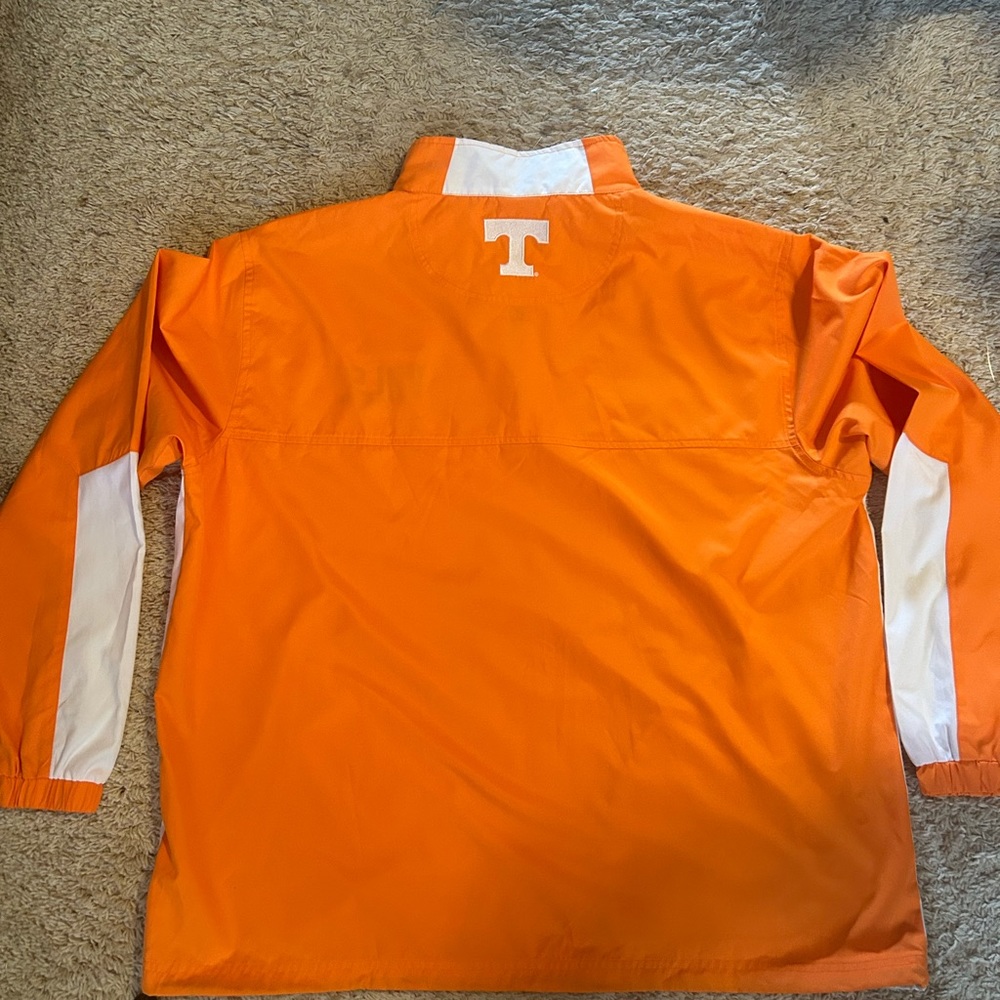 Men’s Large University of Tennessee wind breaker